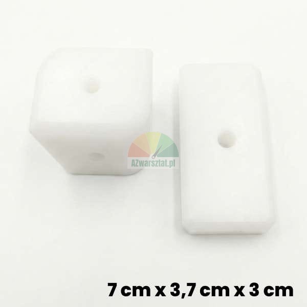 Kluzák zvedáku, bílá kostka s otvory o rozměrech 7 x 3,7 x 3 cm