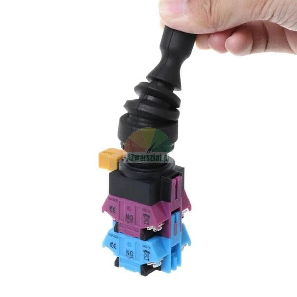 Průmyslový joystickový spínač s gumovou manžetou a barevnými kontaktními moduly.