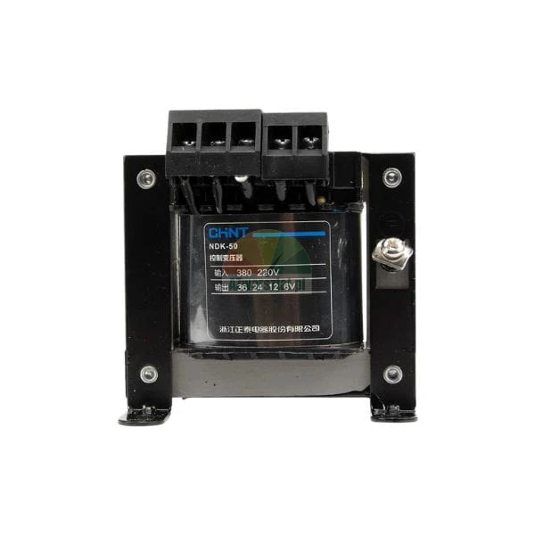Ovladaci transformator CHNT NDK-50 se sroubovymi svorkami na bilem pozadi.