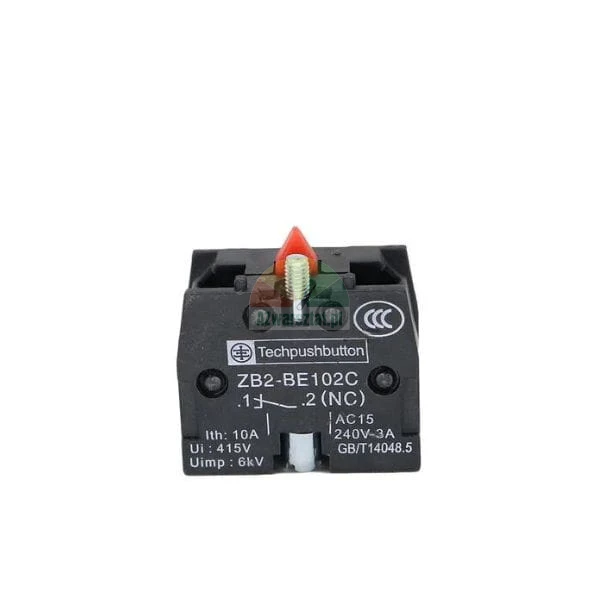 Černý NC kontaktní blok Techpushbutton ZB2-BE102C s technickým označením a červeným pístem.