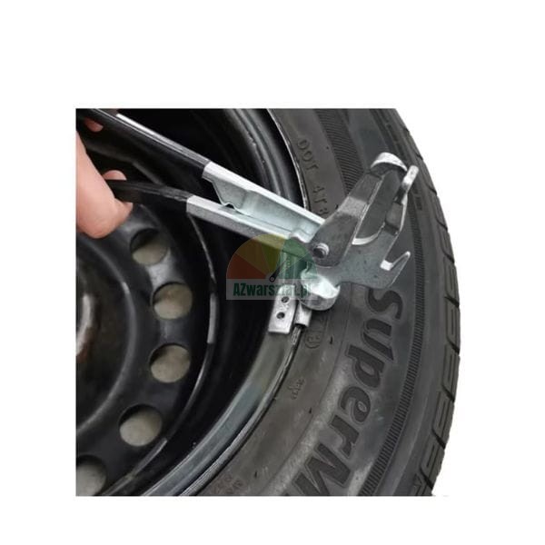 Kleště na vyvažovací závaží používané na ráfku s pneumatikou.