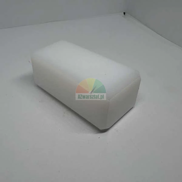 Bílý obdélníkový blok parafínu na světlém pozadí