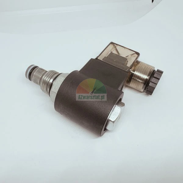 Hydraulický elektromagnetický ventil s černou cívkou, průhledným konektorem a závitovým hrdlem s filtrem na bílém pozadí.
