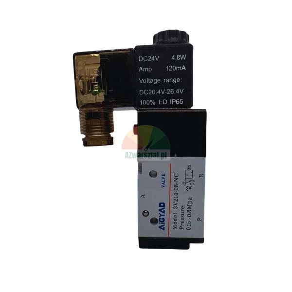Pneumatický elektromagnetický ventil AIGYAD model 3V210-08-NC s napájením 24V DC a černým krytem s technickými údaji