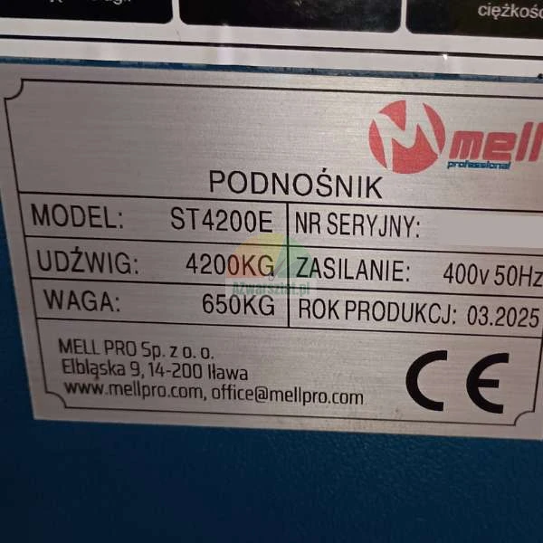 Výrobní štítek dvousloupového zvedáku Mell ST4200E.