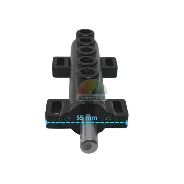 Černý hydraulický válec s pěti porty a montážní konzolou, znázorňující vzdálenost 55 mm mezi otvory