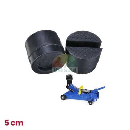 Černá 5 cm gumová podložka pod hever s drážkou zobrazená vedle modrého hydraulického zvedáku