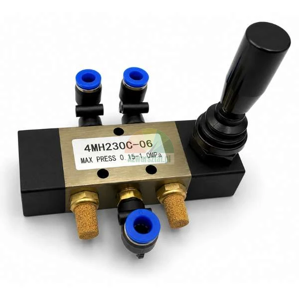 Pneumatický rozvaděč s pákovým joystickem 4MH230C-06 pro pomocné rameno zouvačky pneumatik, s rychlospojkami a tlumiči hluku.